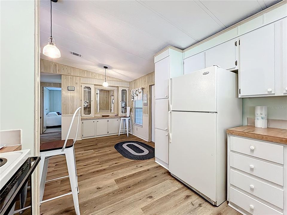 На продажу: $150,000 (2 спален, 2 ванн, 1248 Квадратных фут)