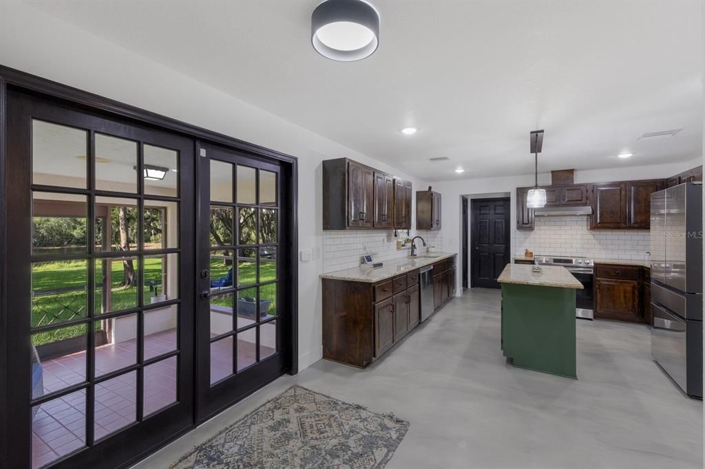 Active With Contract: $564,990 (4 beds, 2 baths, 2318 Square Feet)