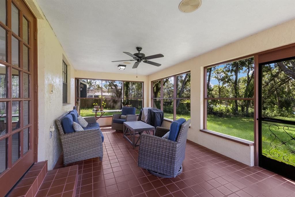 Active With Contract: $564,990 (4 beds, 2 baths, 2318 Square Feet)