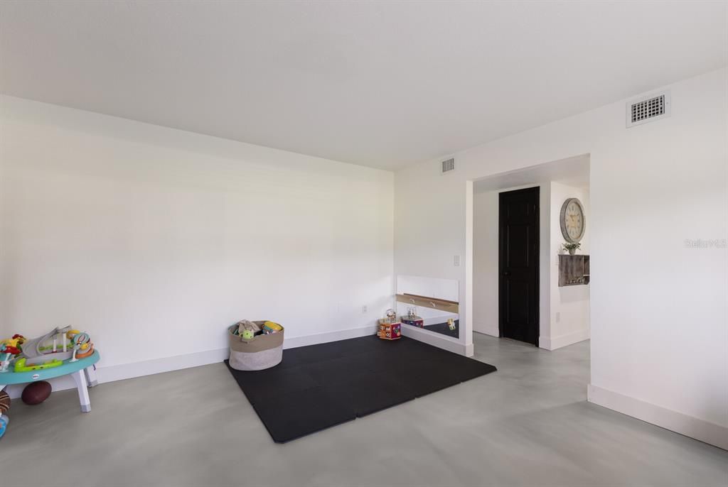 Active With Contract: $564,990 (4 beds, 2 baths, 2318 Square Feet)