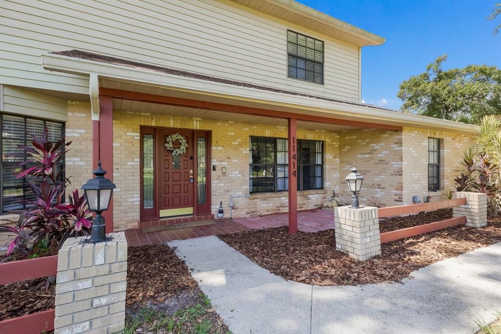 Active With Contract: $564,990 (4 beds, 2 baths, 2318 Square Feet)