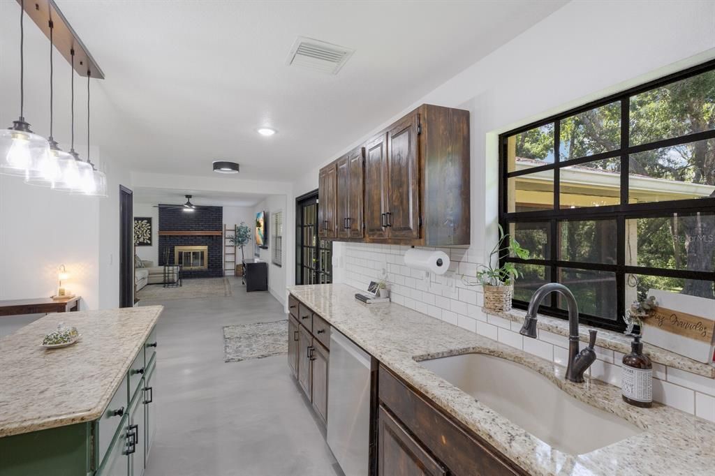 Active With Contract: $564,990 (4 beds, 2 baths, 2318 Square Feet)