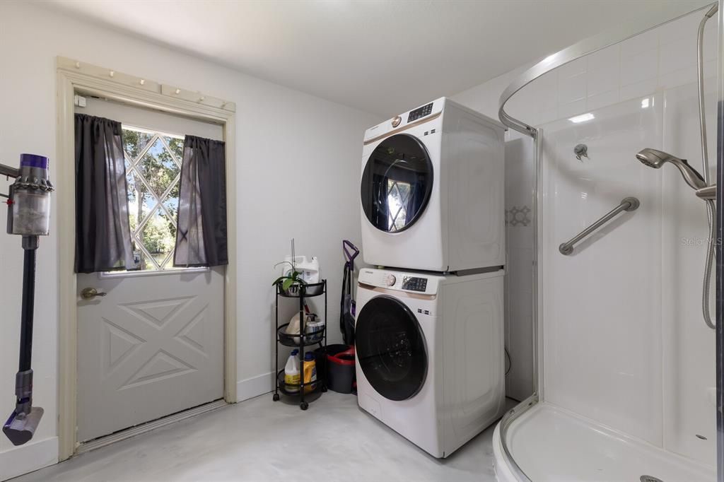 Active With Contract: $564,990 (4 beds, 2 baths, 2318 Square Feet)