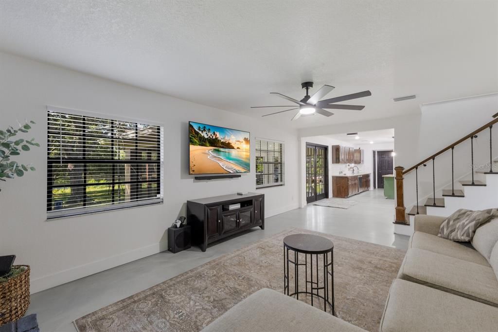 Active With Contract: $564,990 (4 beds, 2 baths, 2318 Square Feet)