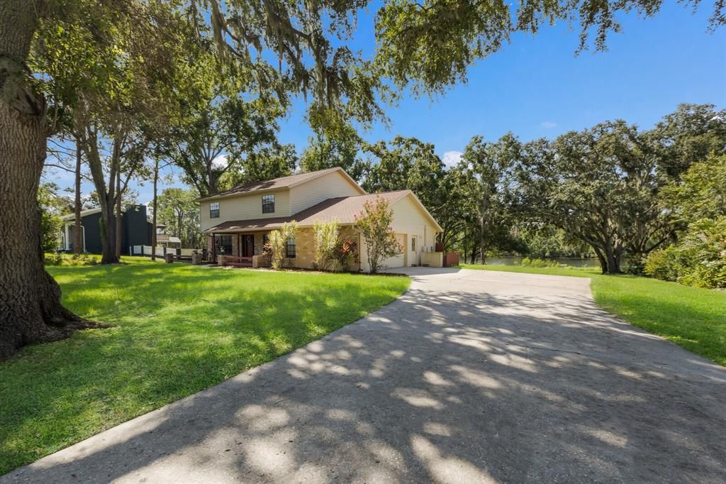 Active With Contract: $564,990 (4 beds, 2 baths, 2318 Square Feet)