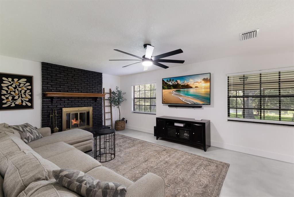 Active With Contract: $564,990 (4 beds, 2 baths, 2318 Square Feet)