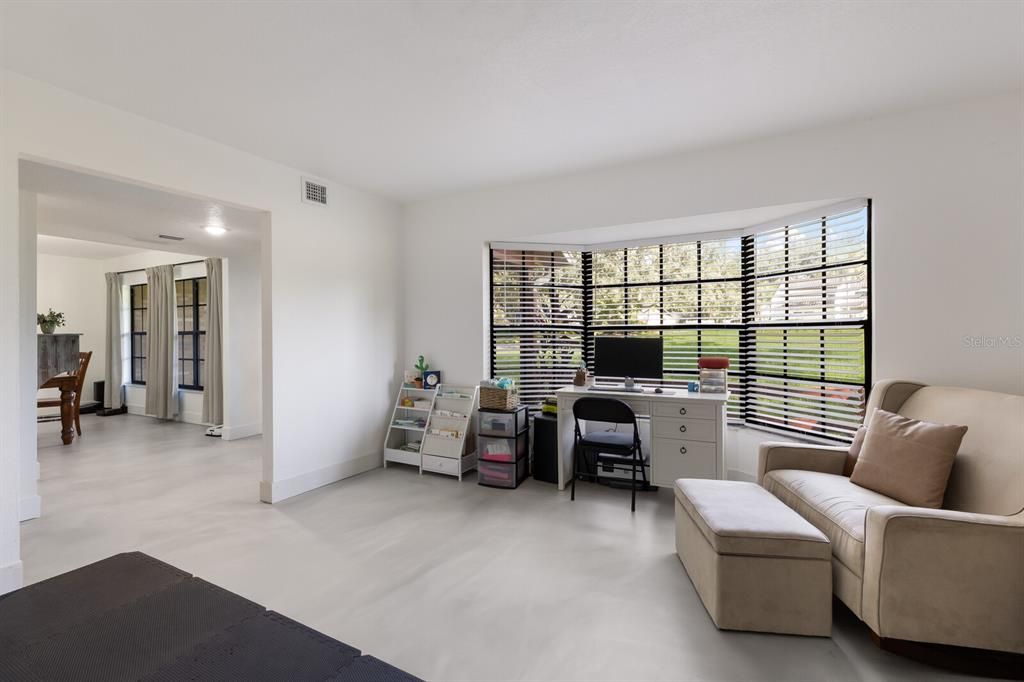 Active With Contract: $564,990 (4 beds, 2 baths, 2318 Square Feet)