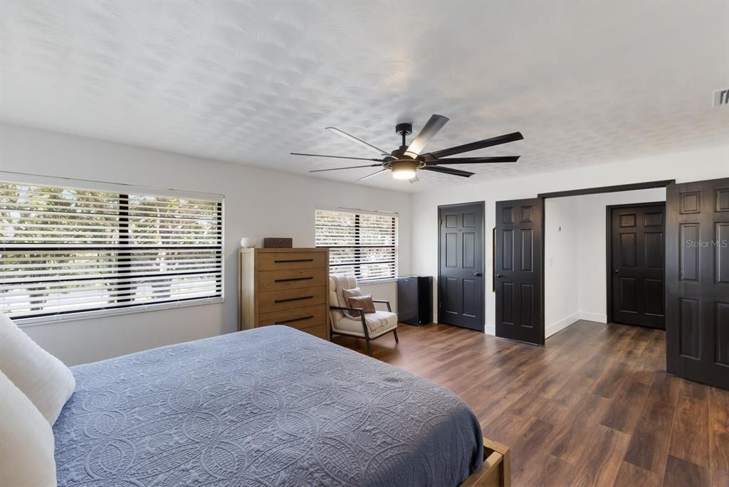 Active With Contract: $564,990 (4 beds, 2 baths, 2318 Square Feet)