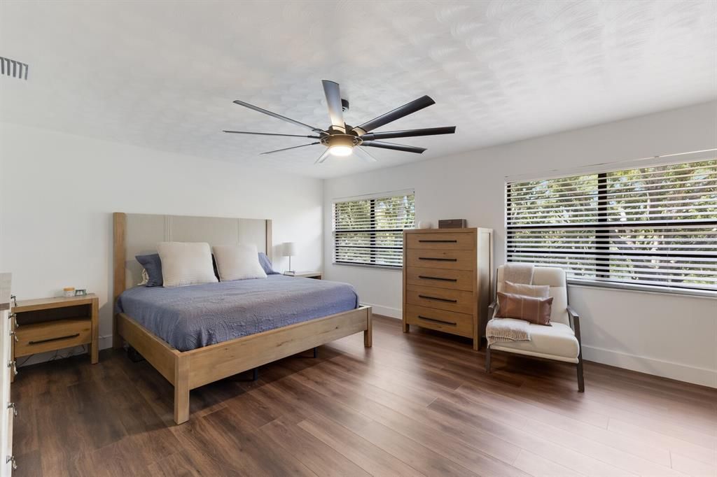 Active With Contract: $564,990 (4 beds, 2 baths, 2318 Square Feet)