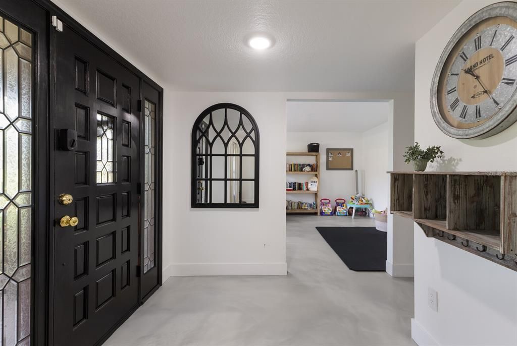 Active With Contract: $564,990 (4 beds, 2 baths, 2318 Square Feet)