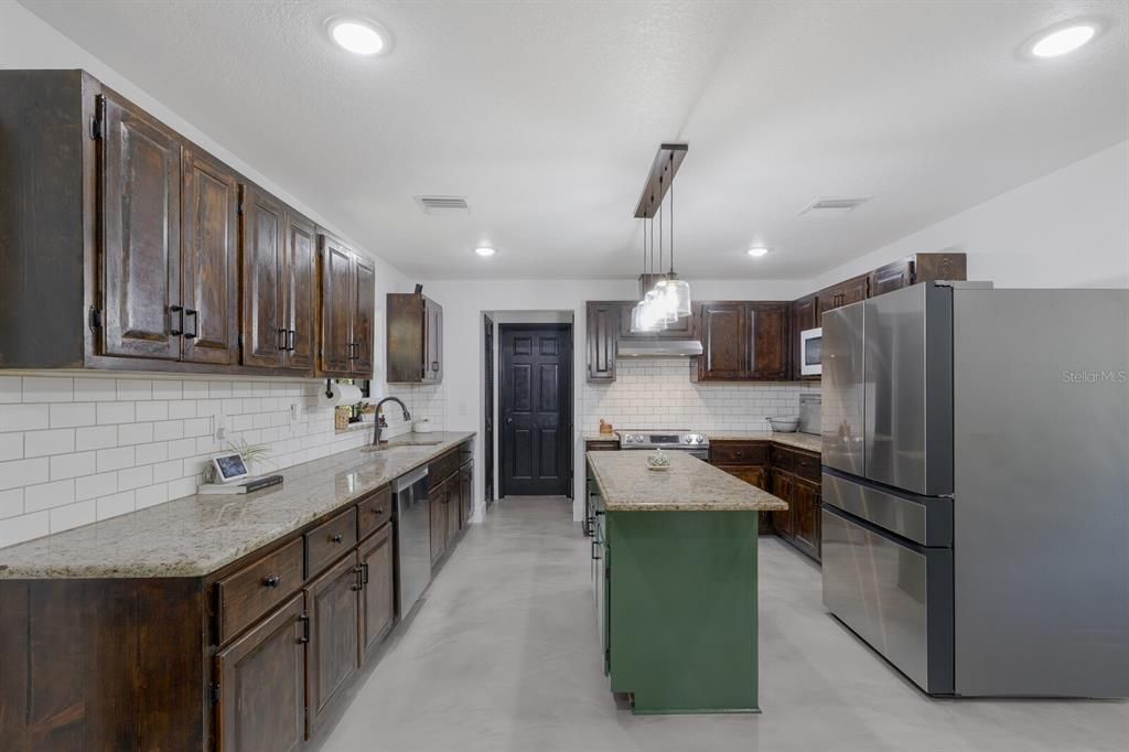 Active With Contract: $564,990 (4 beds, 2 baths, 2318 Square Feet)