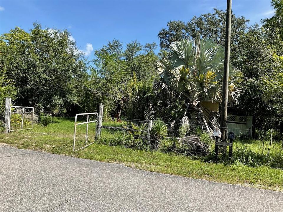 На продажу: $295,500 (2 спален, 1 ванн, 960 Квадратных фут)