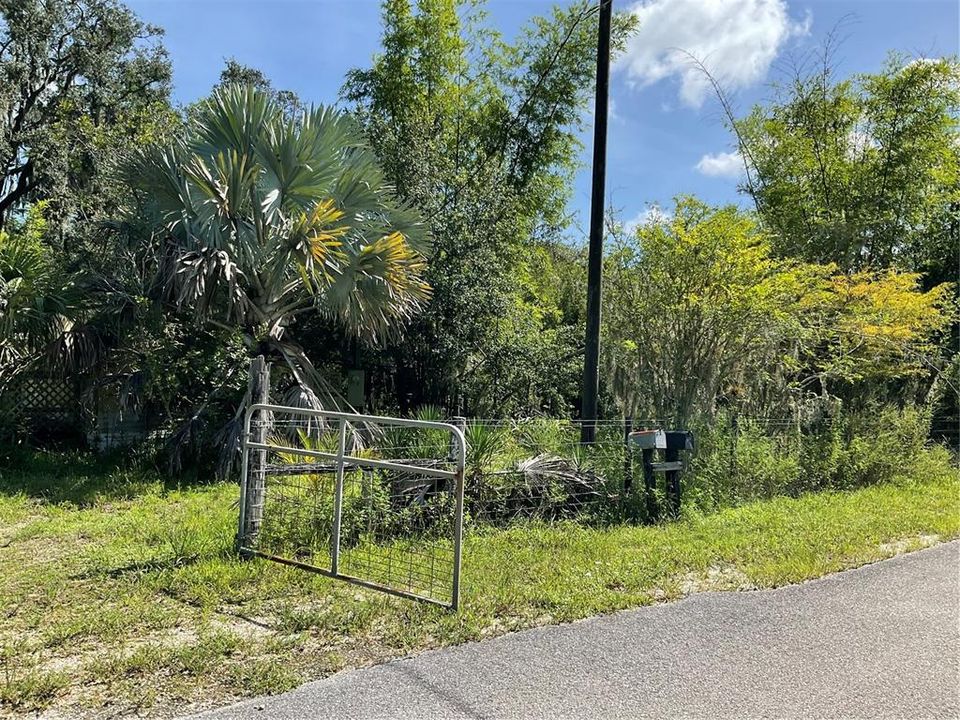 На продажу: $295,500 (2 спален, 1 ванн, 960 Квадратных фут)