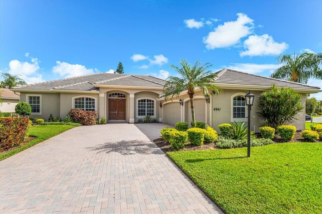 最近售出: $819,000 (3 贝兹, 2 浴室, 2510 平方英尺)