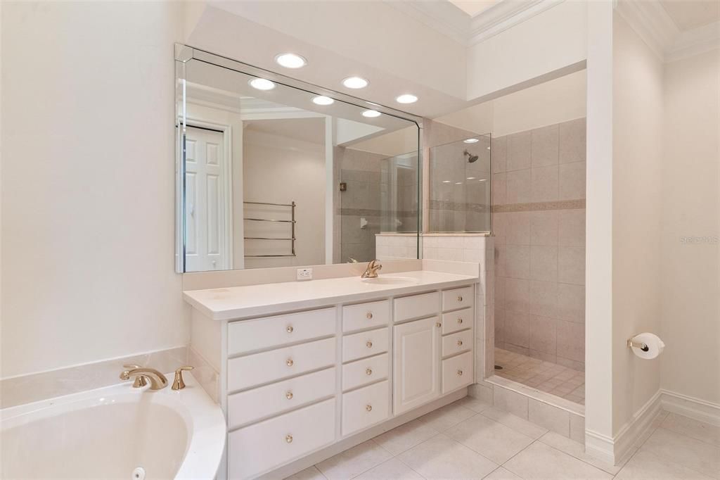 En Venta: $449,900 (3 camas, 2 baños, 2685 Pies cuadrados)