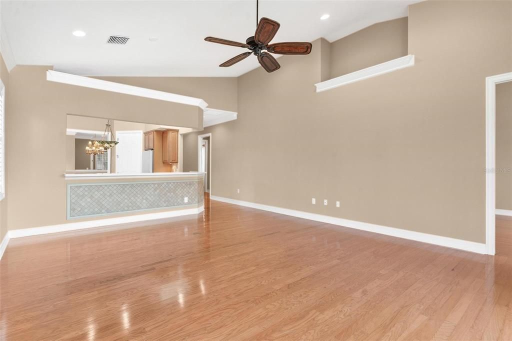 En Venta: $449,900 (3 camas, 2 baños, 2685 Pies cuadrados)