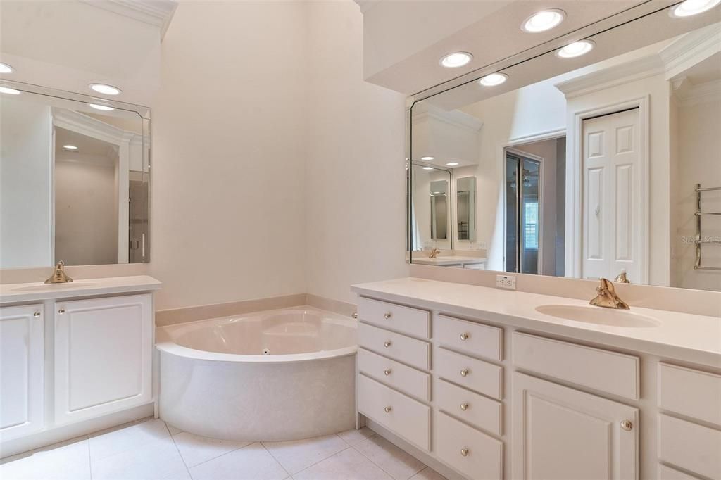 En Venta: $449,900 (3 camas, 2 baños, 2685 Pies cuadrados)