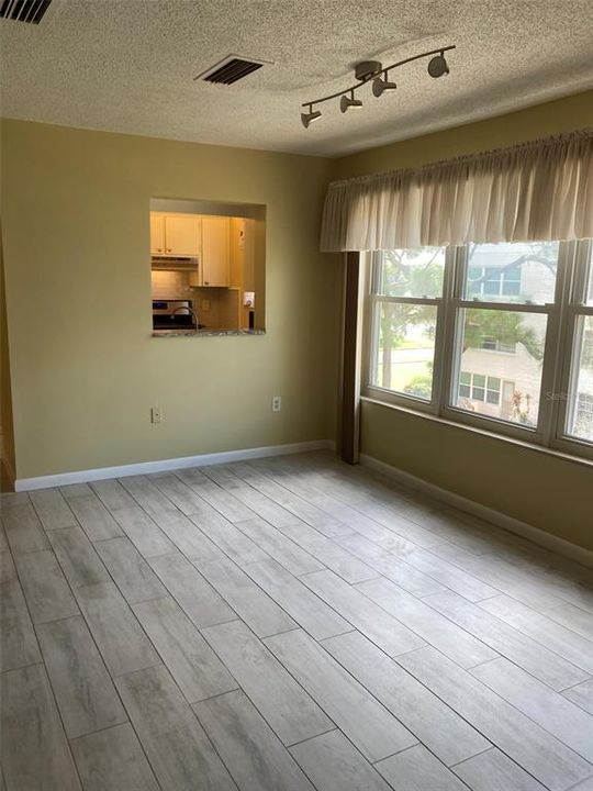 Active With Contract: $99,000 (2 beds, 2 baths, 1135 Square Feet)