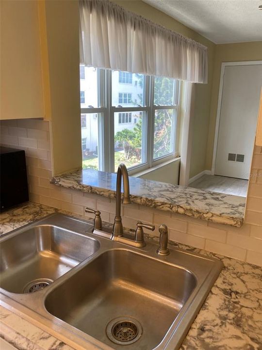 Active With Contract: $99,000 (2 beds, 2 baths, 1135 Square Feet)