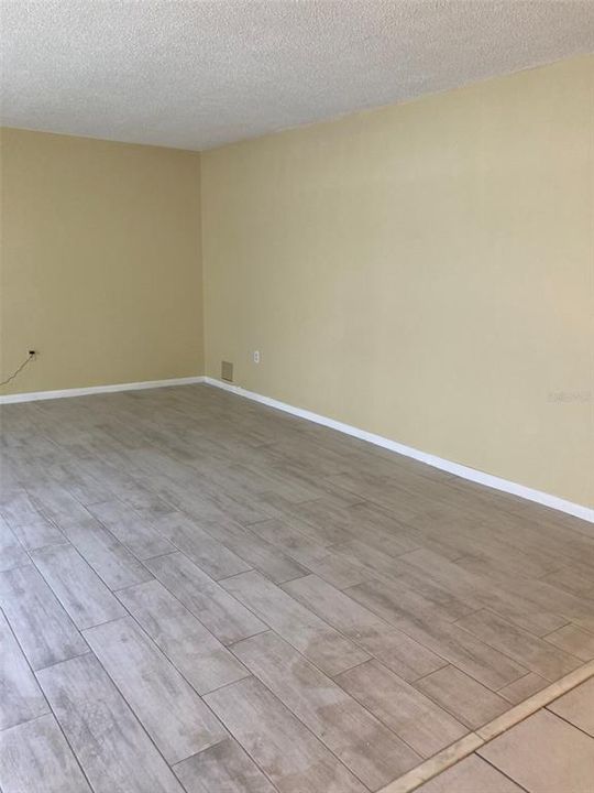 Active With Contract: $99,000 (2 beds, 2 baths, 1135 Square Feet)