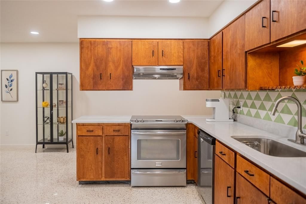 В аренду: $1,800 (1 спален, 1 ванн, 240 Квадратных фут)