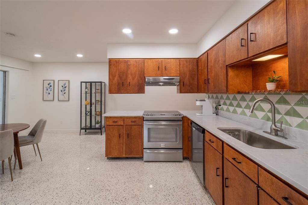 В аренду: $1,800 (1 спален, 1 ванн, 240 Квадратных фут)