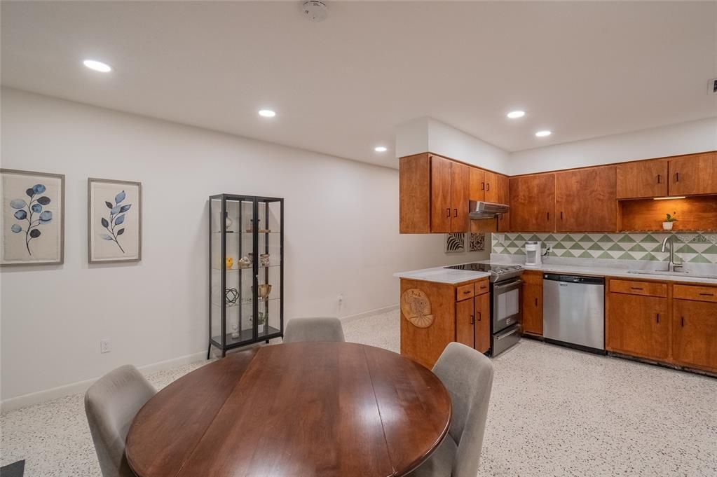 В аренду: $1,800 (1 спален, 1 ванн, 240 Квадратных фут)