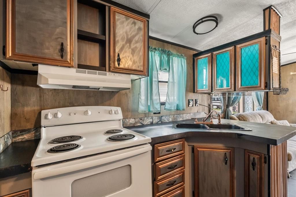 For Sale: $94,900 (1 beds, 1 baths, 396 Square Feet)