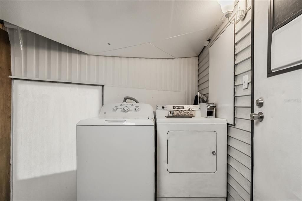 For Sale: $94,900 (1 beds, 1 baths, 396 Square Feet)