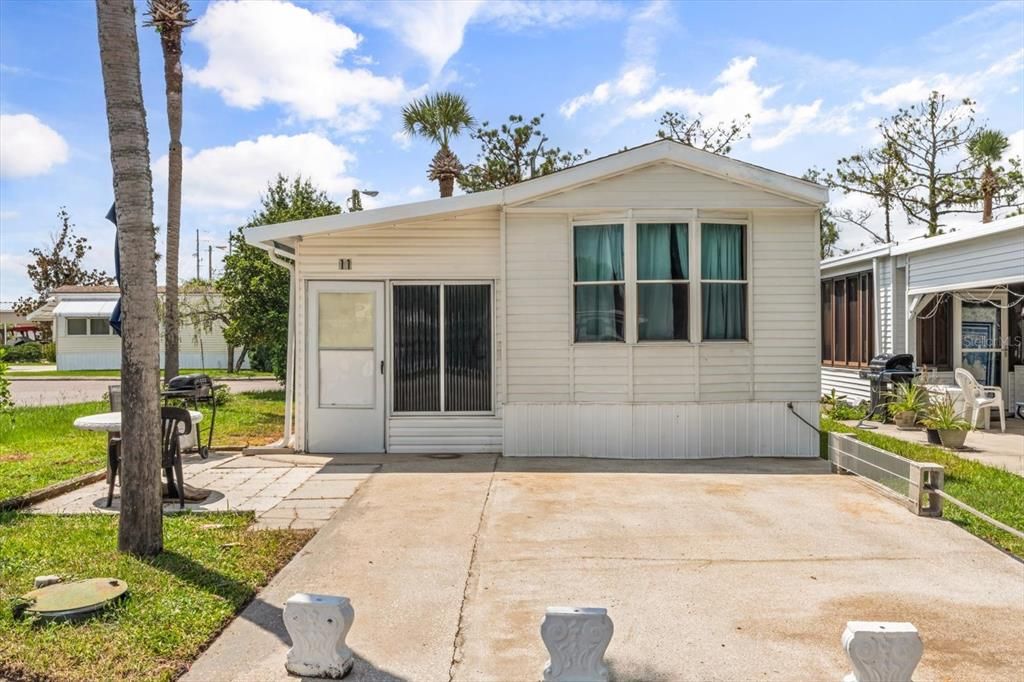 For Sale: $94,900 (1 beds, 1 baths, 396 Square Feet)