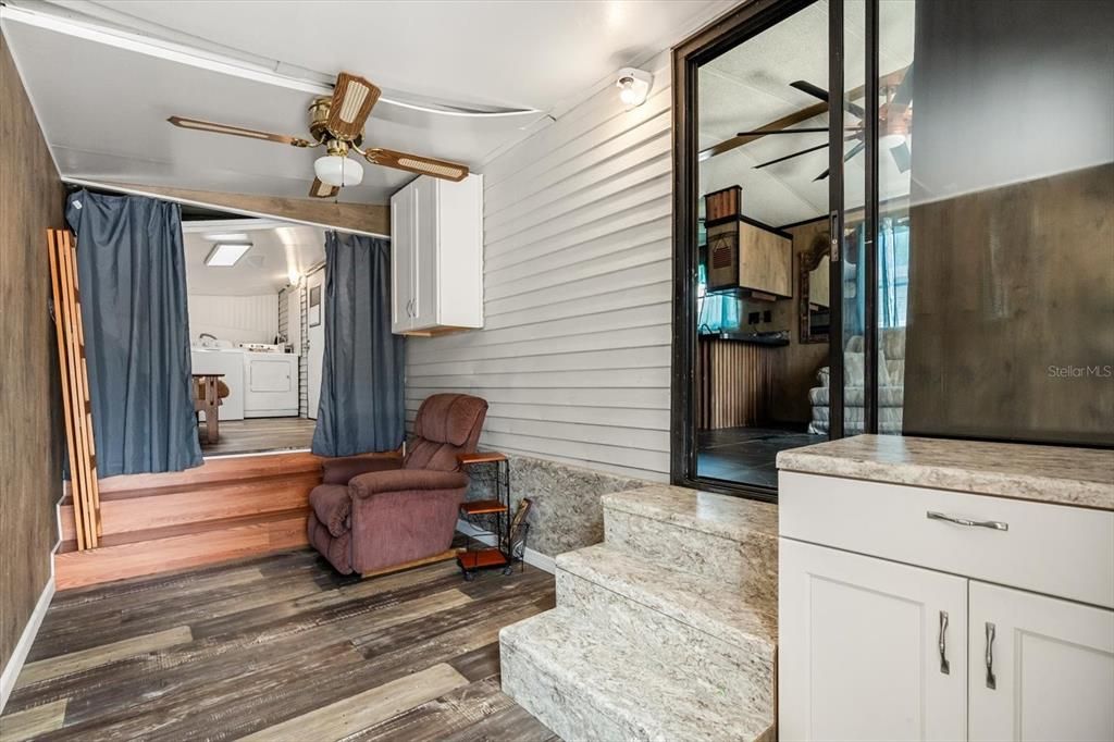 For Sale: $94,900 (1 beds, 1 baths, 396 Square Feet)