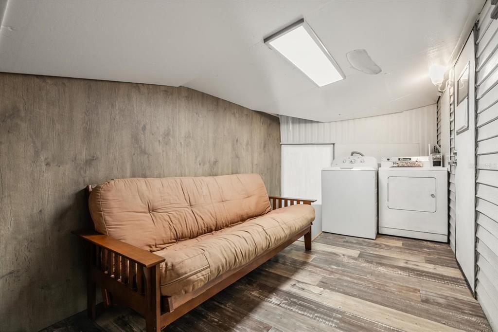 For Sale: $94,900 (1 beds, 1 baths, 396 Square Feet)