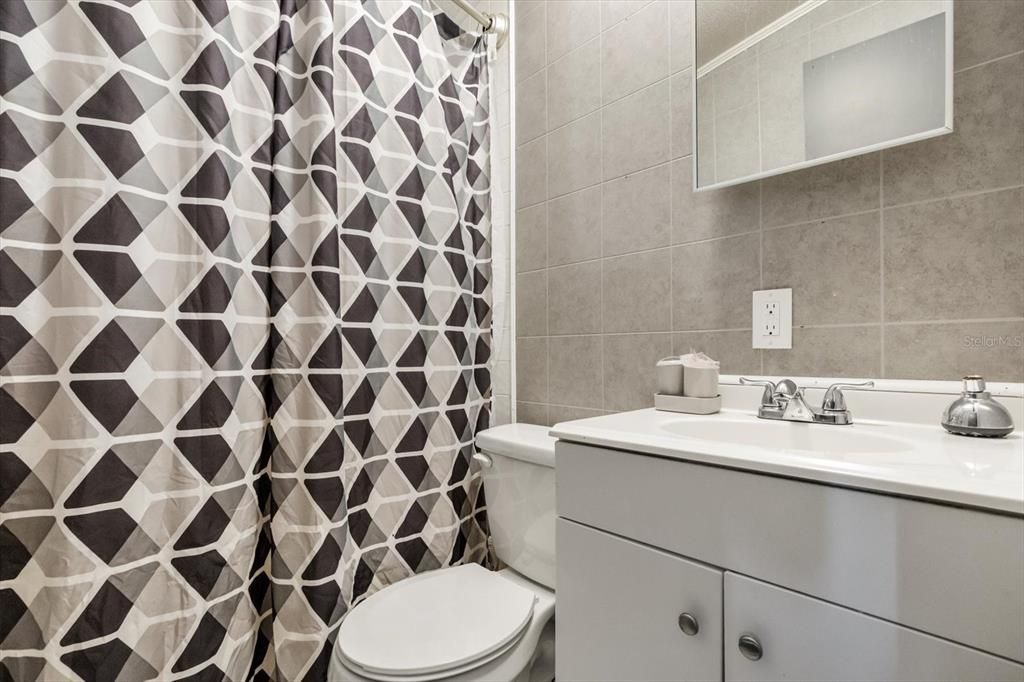 For Sale: $94,900 (1 beds, 1 baths, 396 Square Feet)