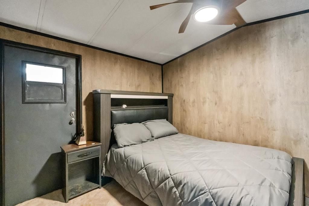 For Sale: $94,900 (1 beds, 1 baths, 396 Square Feet)