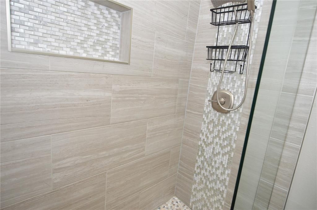 Active With Contract: $2,500 (3 beds, 2 baths, 1668 Square Feet)