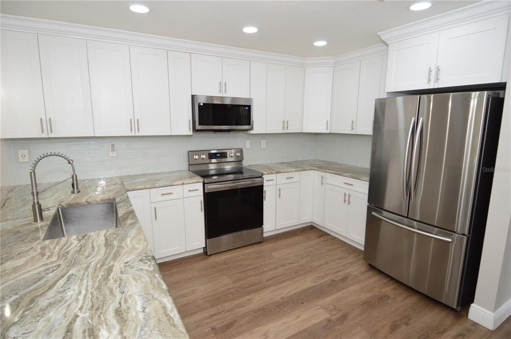 Active With Contract: $2,500 (3 beds, 2 baths, 1668 Square Feet)