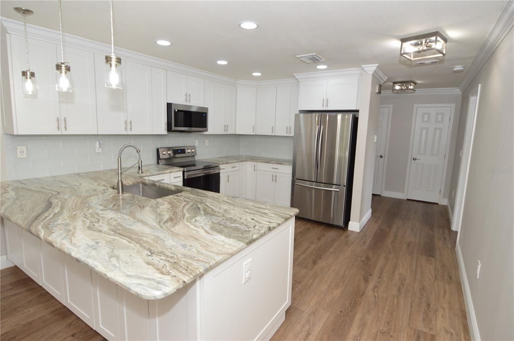 Active With Contract: $2,500 (3 beds, 2 baths, 1668 Square Feet)