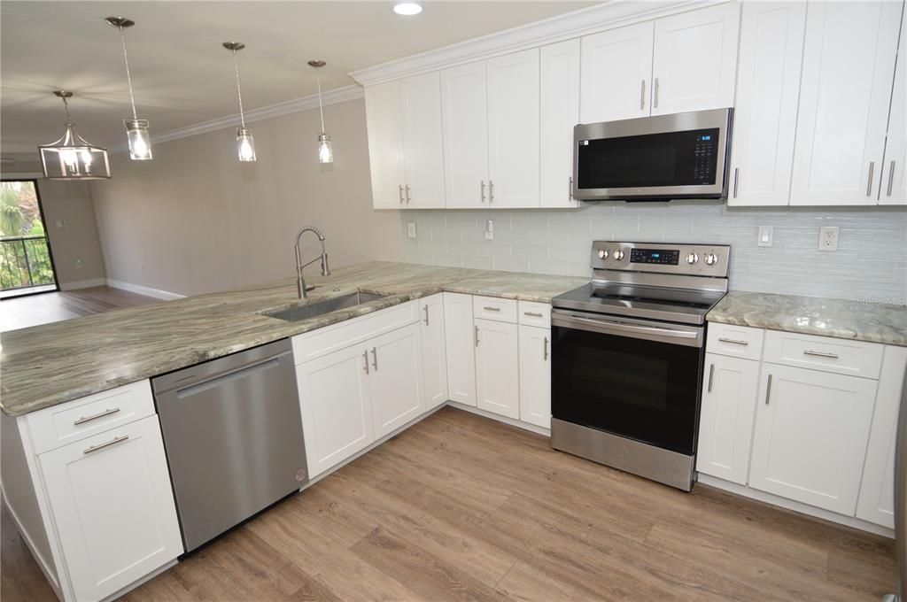 Active With Contract: $2,500 (3 beds, 2 baths, 1668 Square Feet)