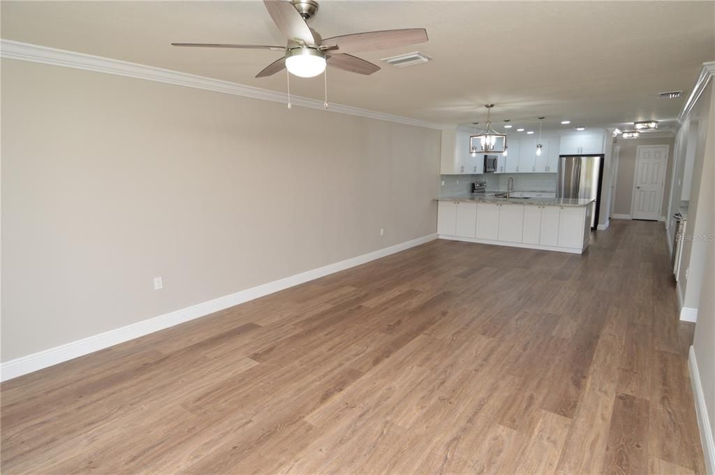 Active With Contract: $2,500 (3 beds, 2 baths, 1668 Square Feet)
