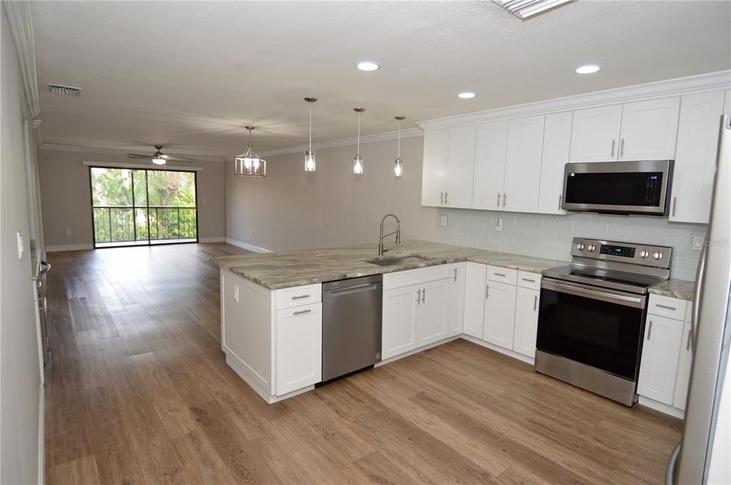 Active With Contract: $2,500 (3 beds, 2 baths, 1668 Square Feet)
