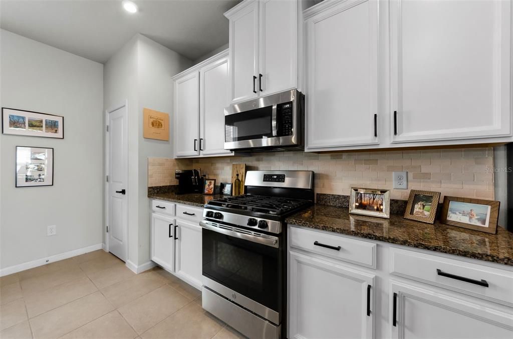 На продажу: $374,900 (3 спален, 2 ванн, 1612 Квадратных фут)