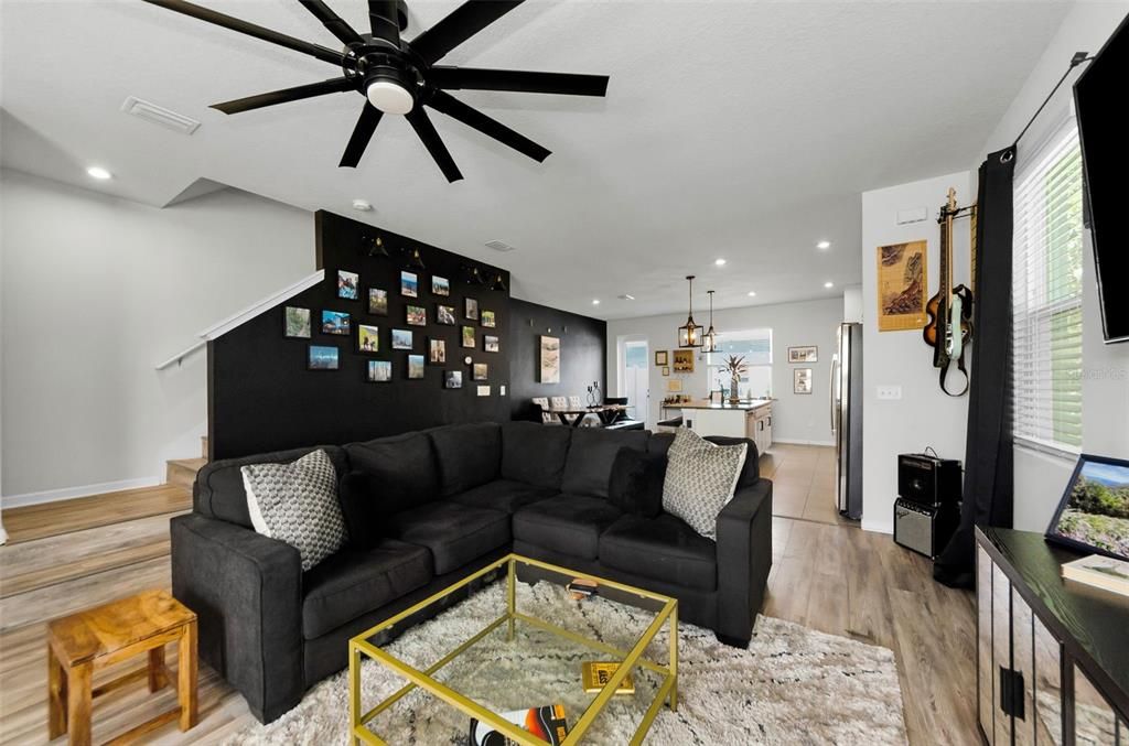 На продажу: $374,900 (3 спален, 2 ванн, 1612 Квадратных фут)