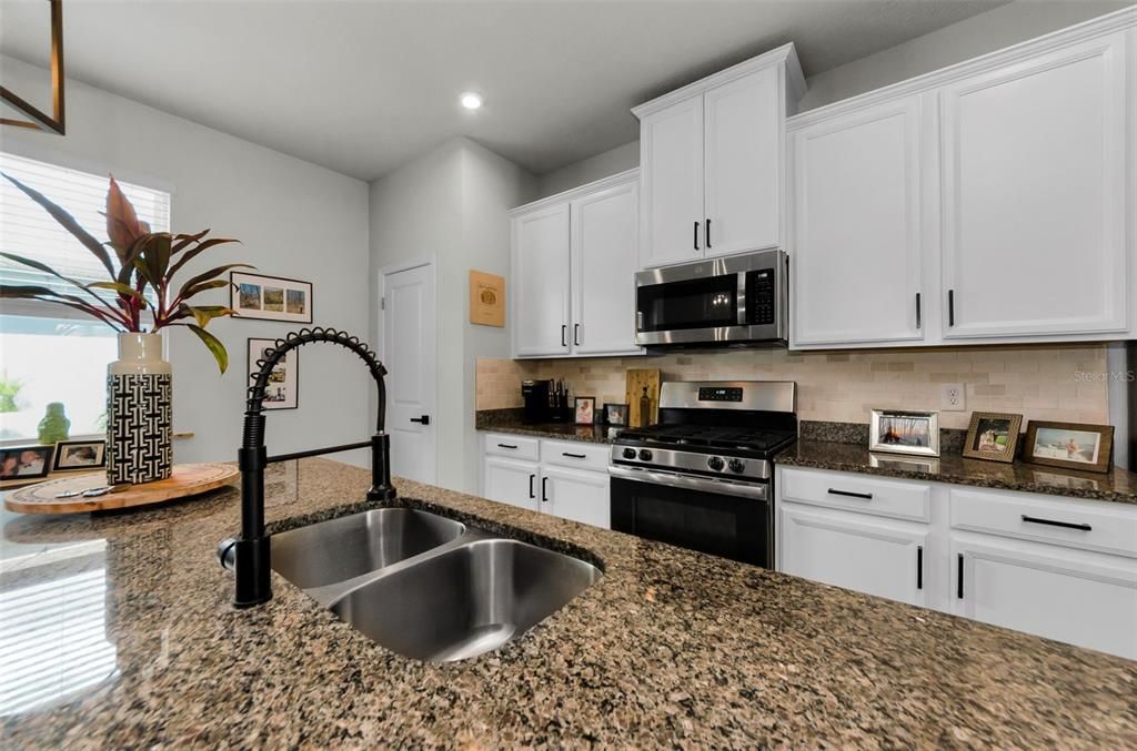 На продажу: $374,900 (3 спален, 2 ванн, 1612 Квадратных фут)