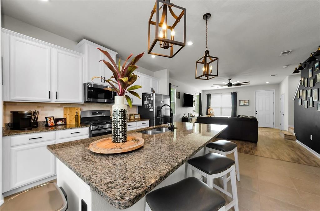 На продажу: $374,900 (3 спален, 2 ванн, 1612 Квадратных фут)