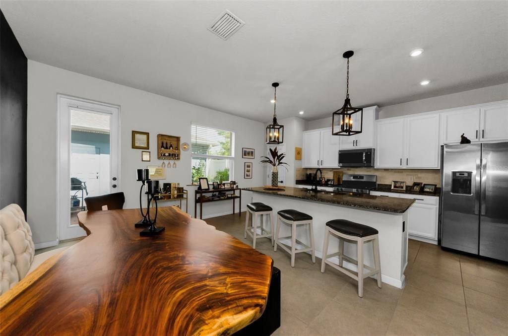 На продажу: $374,900 (3 спален, 2 ванн, 1612 Квадратных фут)