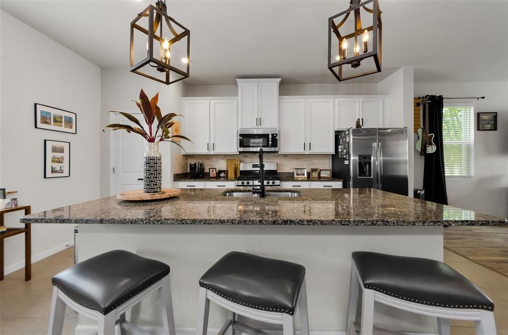 На продажу: $374,900 (3 спален, 2 ванн, 1612 Квадратных фут)