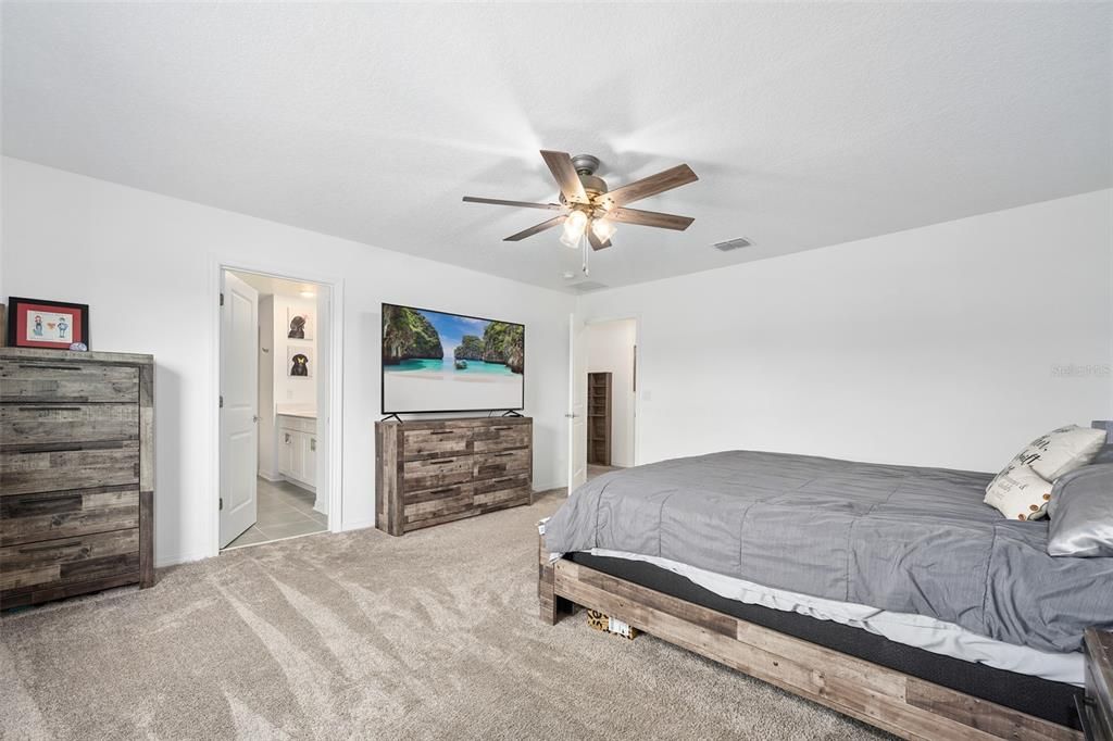 For Sale: $463,500 (4 beds, 2 baths, 2564 Square Feet)