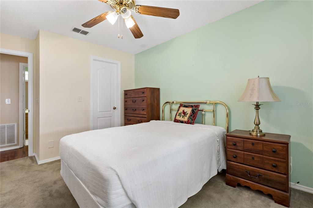 Activo con contrato: $149,900 (2 camas, 2 baños, 1211 Pies cuadrados)