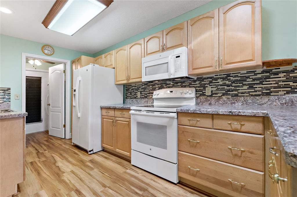 Activo con contrato: $149,900 (2 camas, 2 baños, 1211 Pies cuadrados)