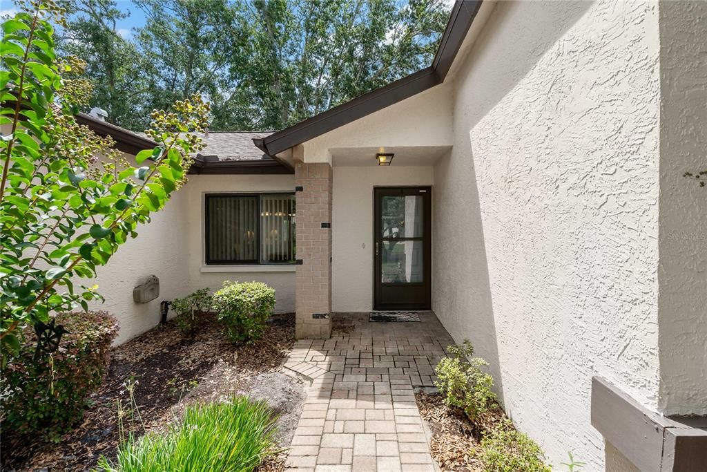 Activo con contrato: $149,900 (2 camas, 2 baños, 1211 Pies cuadrados)